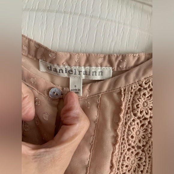 Daniel Rainn soft blush pink blouse size Small - Picture 2 of 9